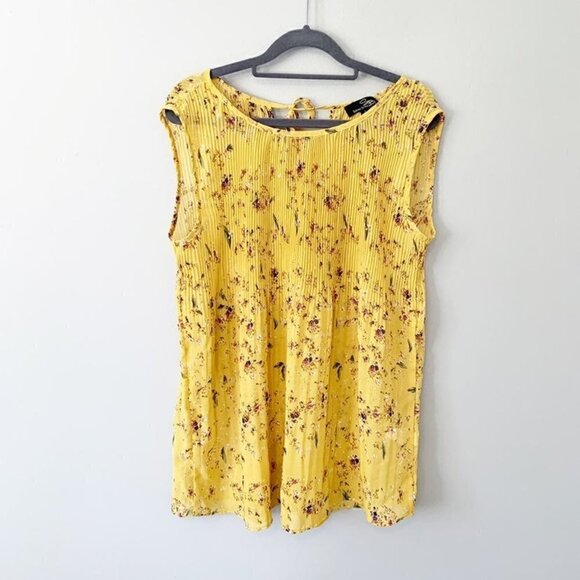 5/$25 Suzanne Betro yellow spring floral tunic length sleeveless lightweight top - Picture 1 of 9